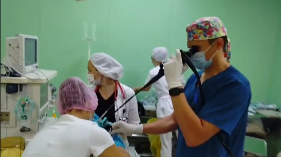 В Саратове девочка проглотила часть бельевой прищепки. Врачи спасли ребенка