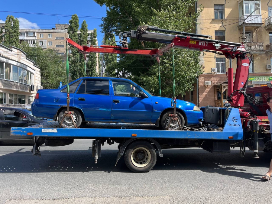 В Вольске у автолюбителя арестовали «Нексию» из-за 539 штрафов