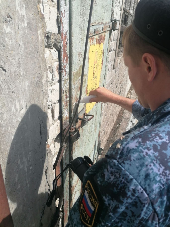 В Базарно-Карабулакском районе приставы приостановили работу опасного завода