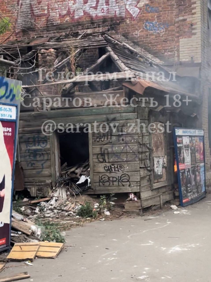 На Вавилова горел дом рядом с историческим зданием