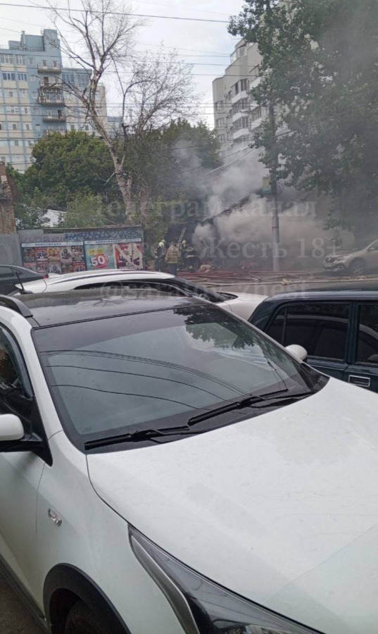 На Вавилова горел дом рядом с историческим зданием