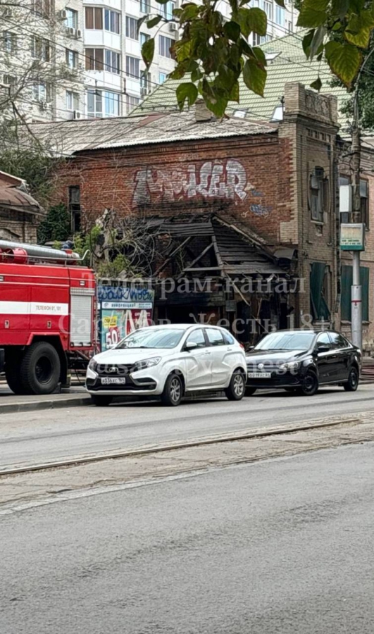 На Вавилова горел дом рядом с историческим зданием