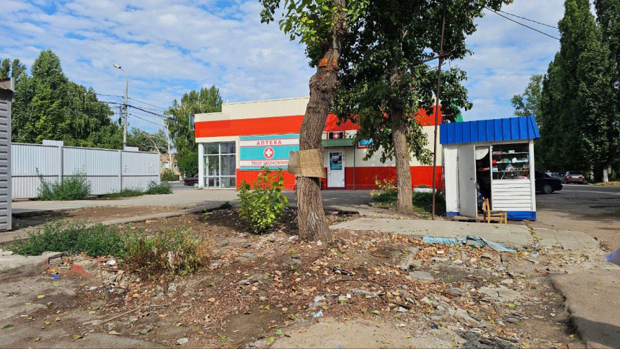 В Энгельсском районе незаконная «ярмарка» разместилась в жилом дворе