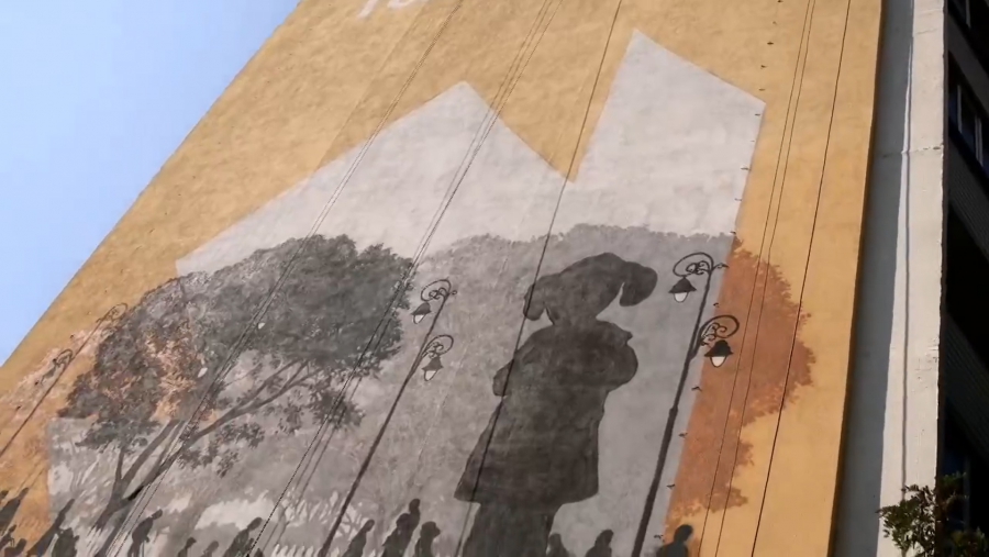 В Саратове завершились работы по созданию мурала «Помочь ей можешь только ты»