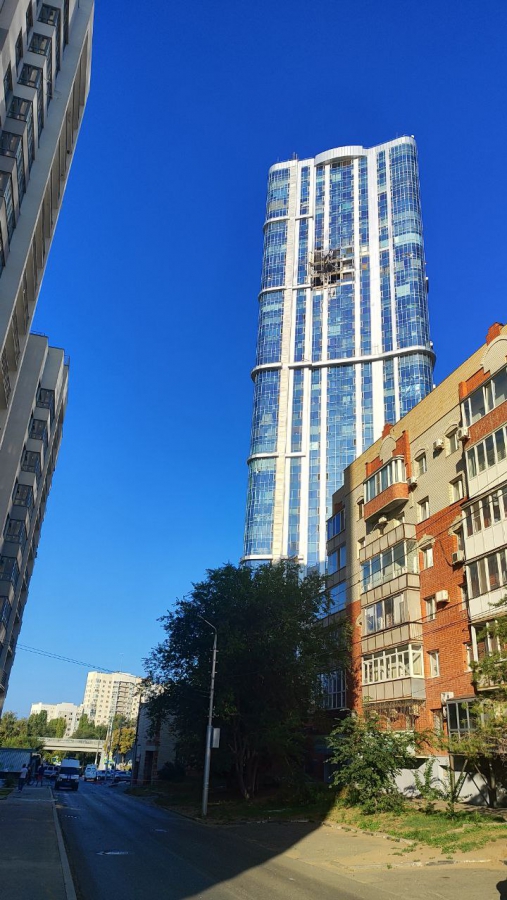 В Саратове жильцов «Волга Скай» расселят в гостинице после взрыва от БПЛА