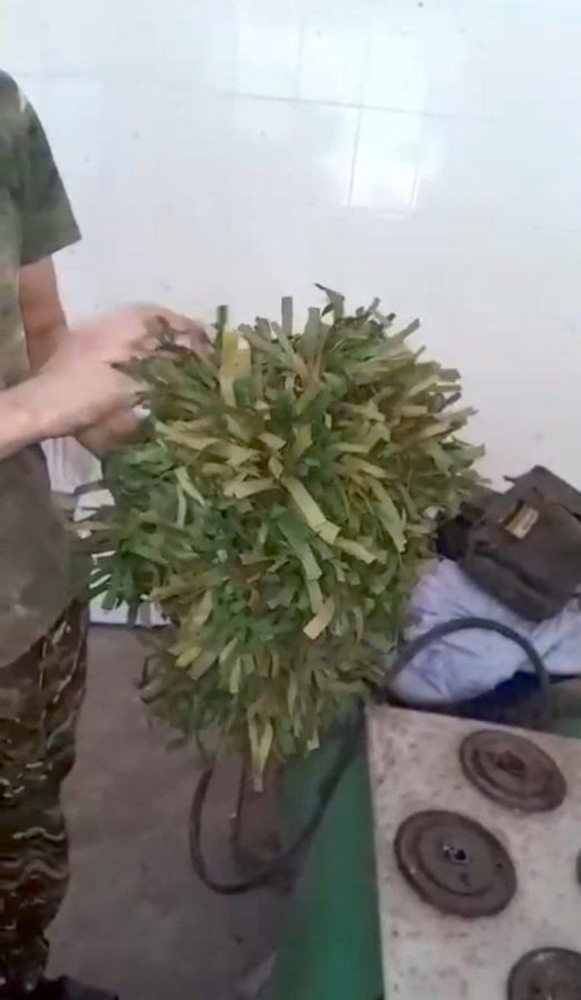 Саратовским бойцам СВО передали 3D-принтер и необычный маскировочный зонт