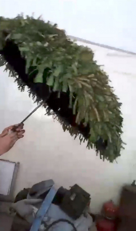 Саратовским бойцам СВО передали 3D-принтер и необычный маскировочный зонт