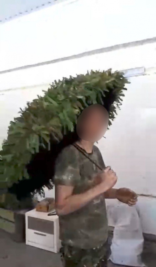 Саратовским бойцам СВО передали 3D-принтер и необычный маскировочный зонт