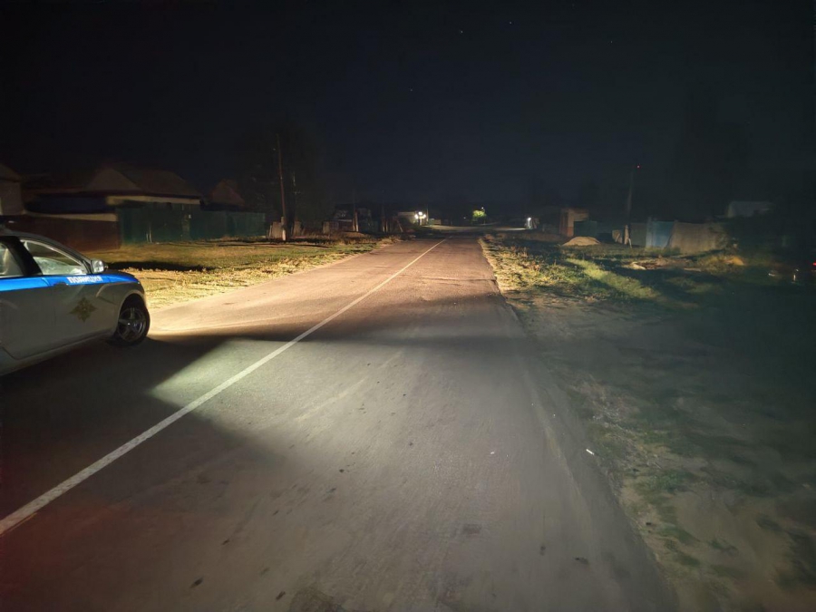 В Широком Карамыше мотоциклист сбил двух пешеходов и скрылся