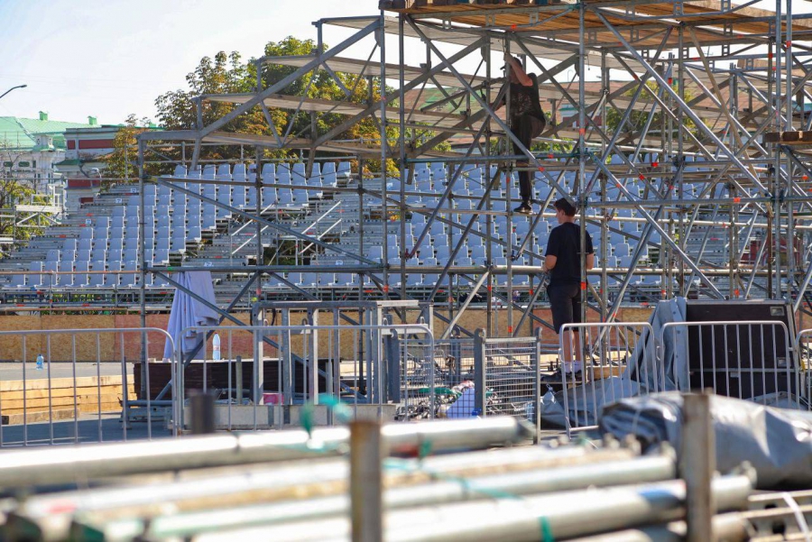 На Театральной площади построили стадион для чемпионата по пляжному футболу