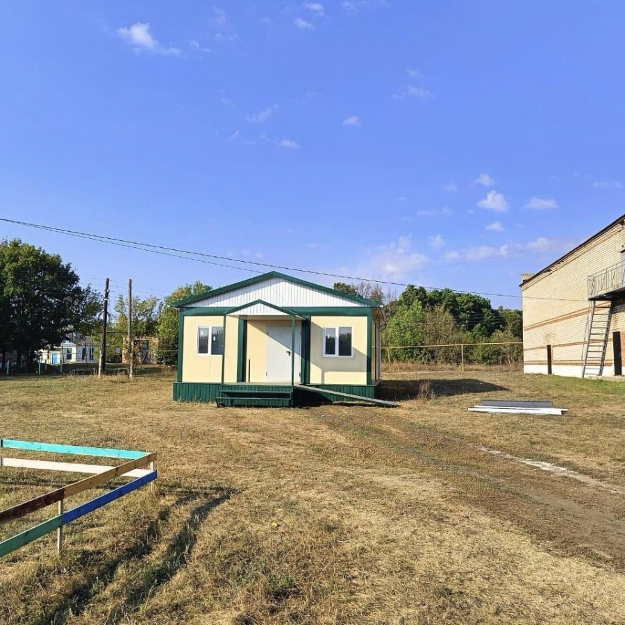 В селе Репьевка строят новый фельдшерско-акушерский пункт взамен сгоревшего