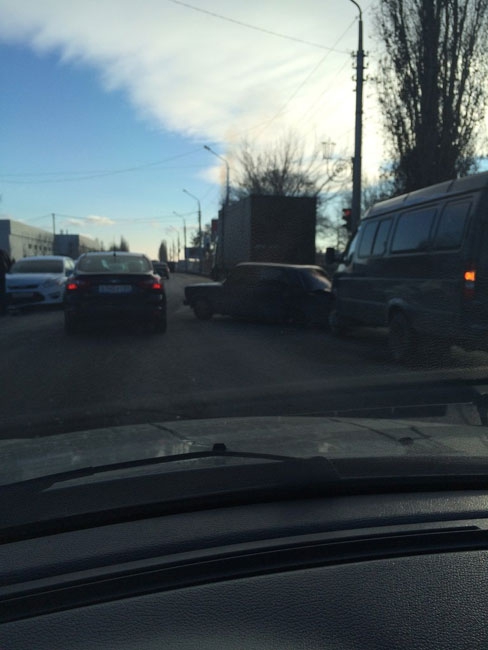 Главные дороги в Ленинский район «стоят» из-за ДТП