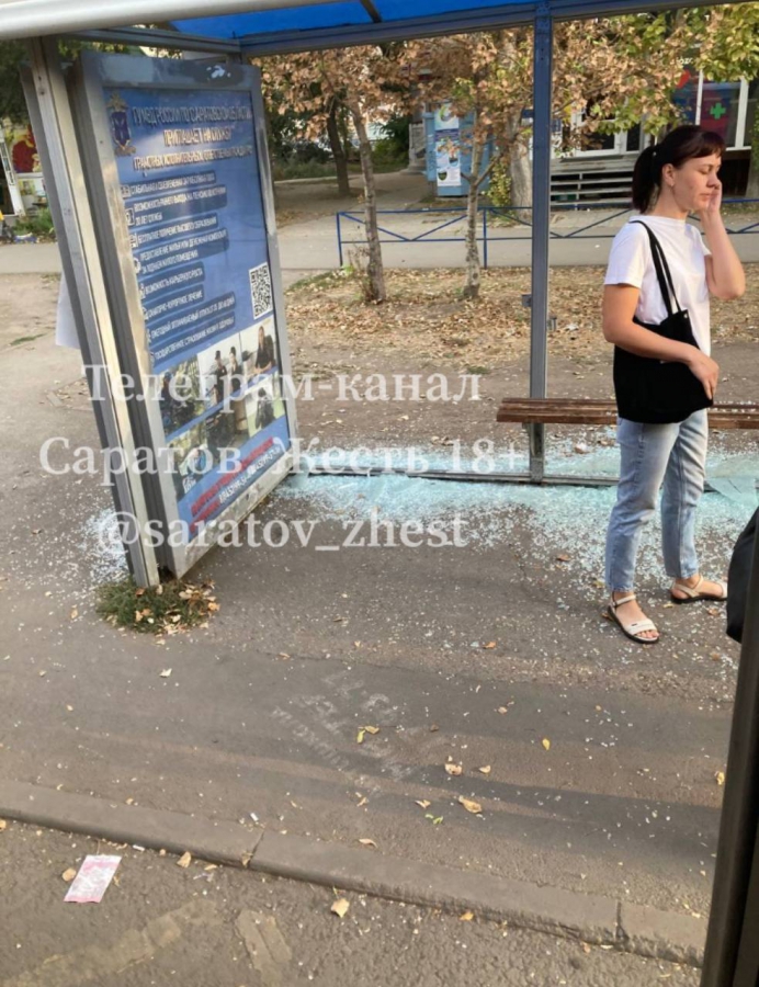 В Ленинском районе неизвестные вандалы разгромили две остановки