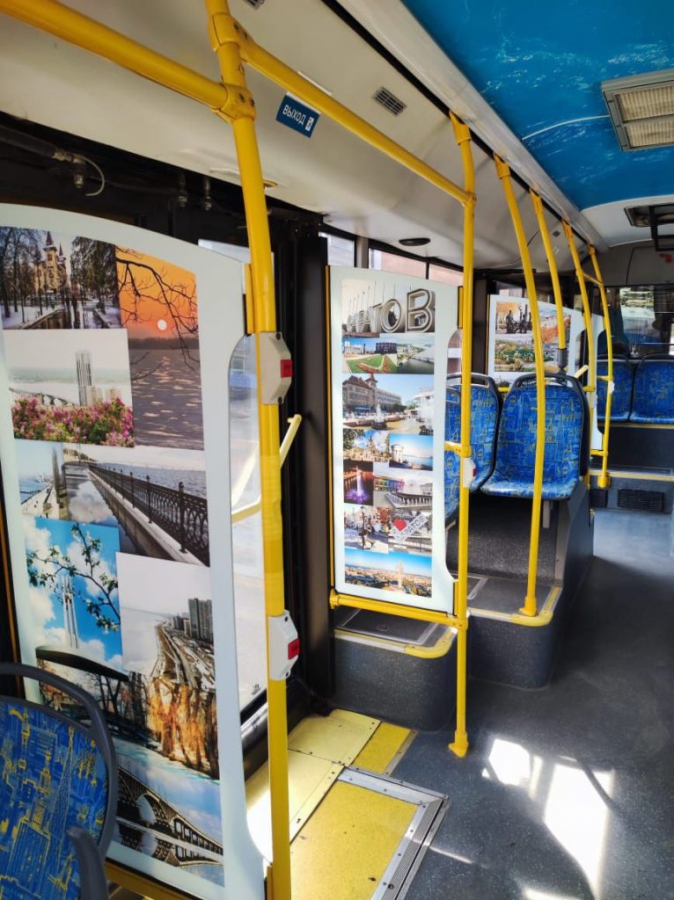 По Саратову пустили троллейбус с историей города и Волгой на потолке