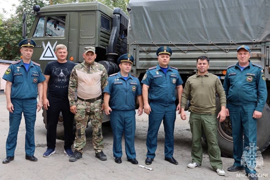 Саратовский пожарный ушел добровольцем на фронт и помогает тушить возгорания
