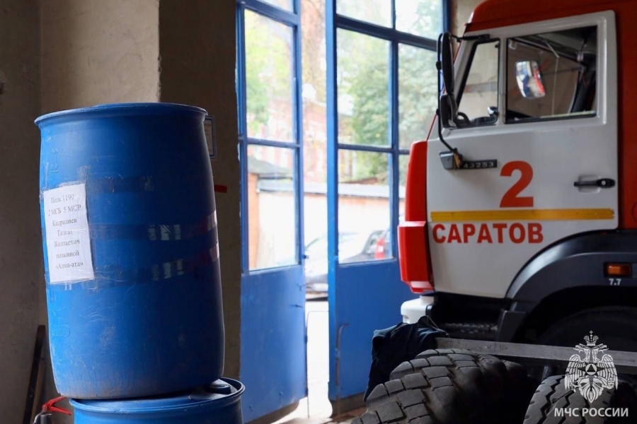 Саратовский пожарный ушел добровольцем на фронт и помогает тушить возгорания