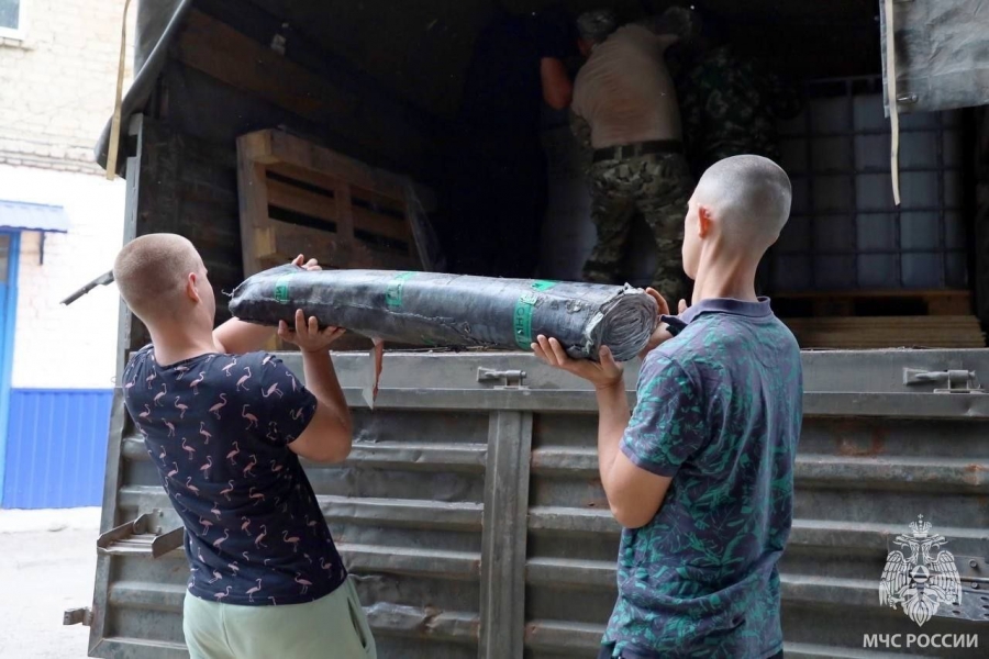 Саратовский пожарный ушел добровольцем на фронт и помогает тушить возгорания