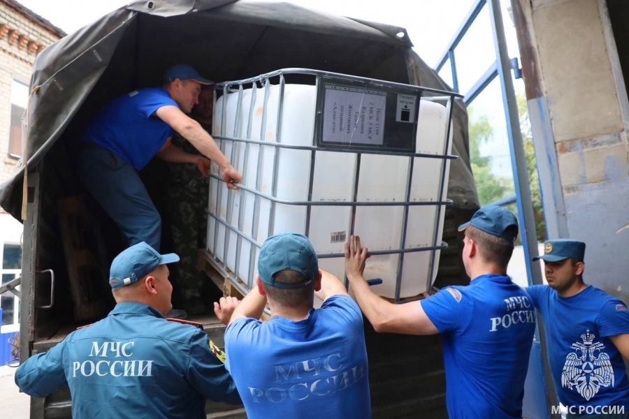 Саратовский пожарный ушел добровольцем на фронт и помогает тушить возгорания