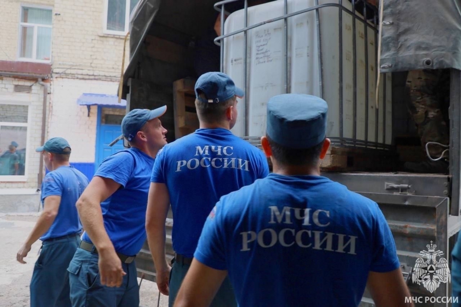 Саратовский пожарный ушел добровольцем на фронт и помогает тушить возгорания