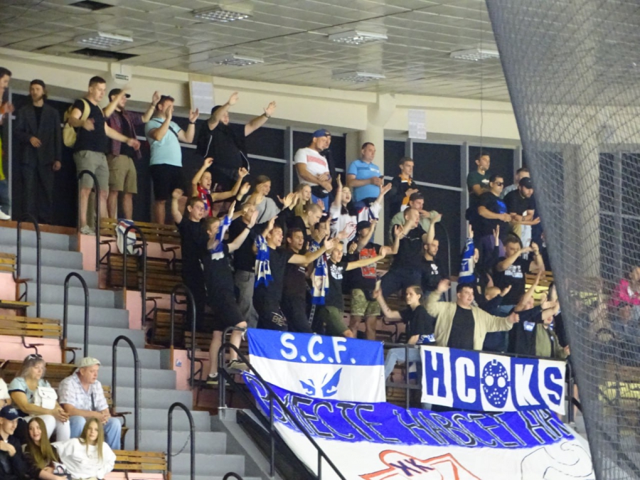 «Кристалл» победно начал домашний сезон