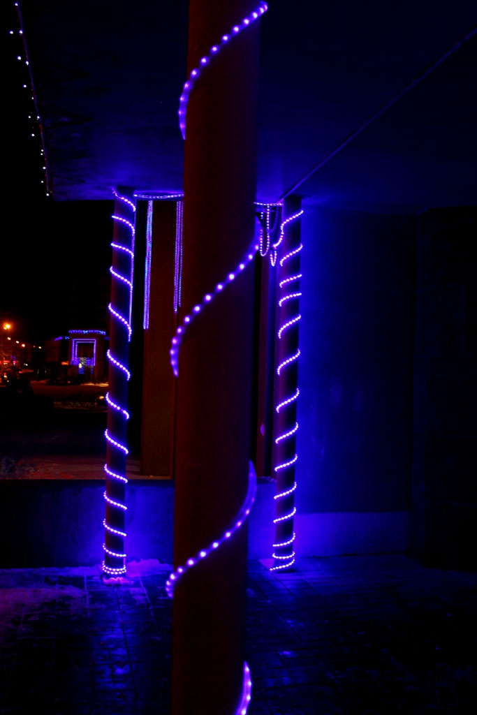 Улицы Саратова и Энгельса готовятся встретить Новый год