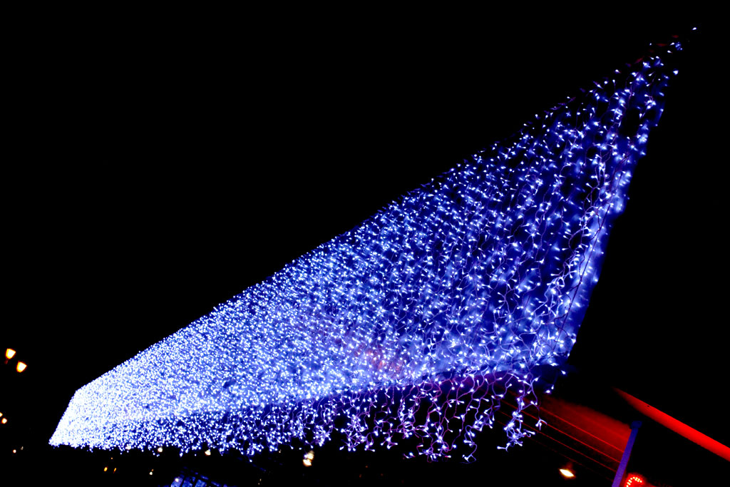 Улицы Саратова и Энгельса готовятся встретить Новый год