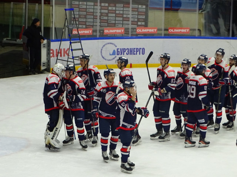 «Кристалл» забил 4 шайбы сопернику и победил в домашнем матче