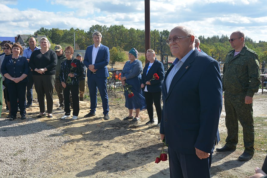 В Базарно-Карабулакском районе простились с погибшим в СВО Сергеем Макаричевым