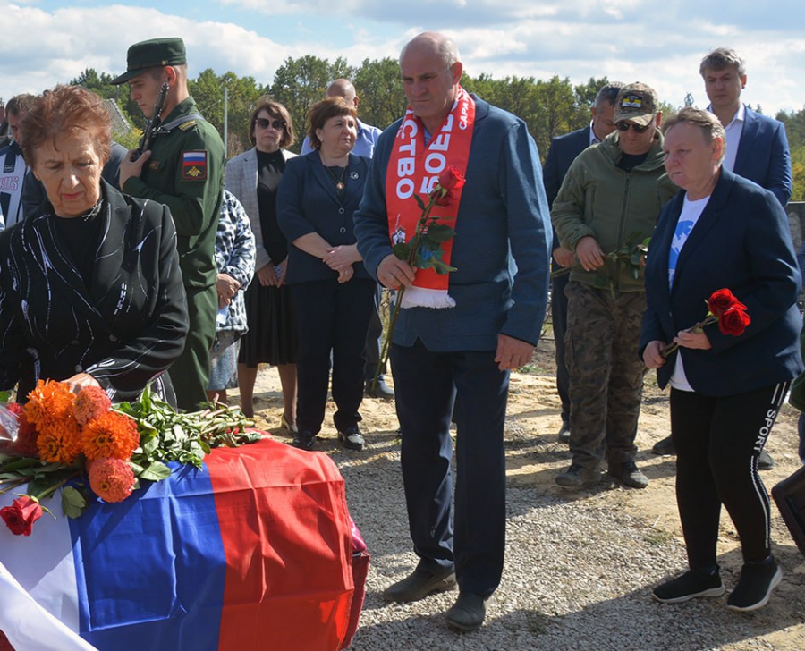 В Базарно-Карабулакском районе простились с погибшим в СВО Сергеем Макаричевым