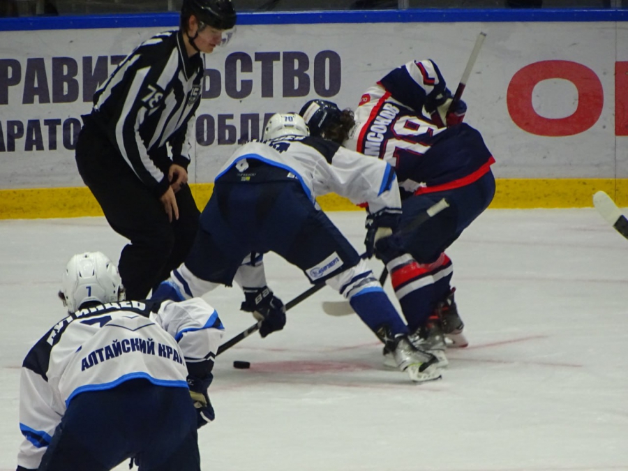 «Кристалл» не удержал победу в матче с «Динамо-Алтаем»