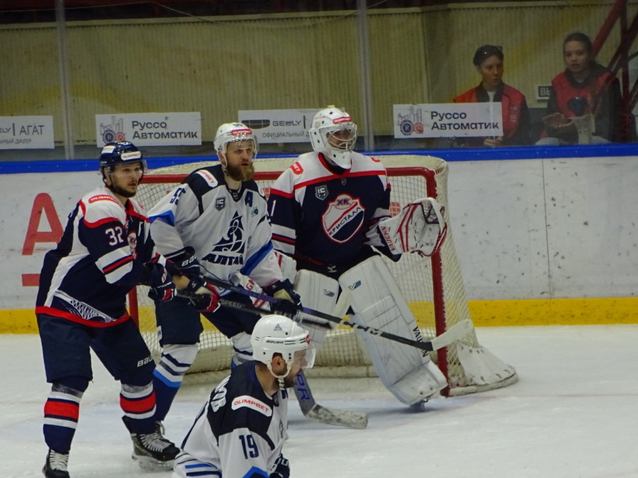 «Кристалл» не удержал победу в матче с «Динамо-Алтаем»