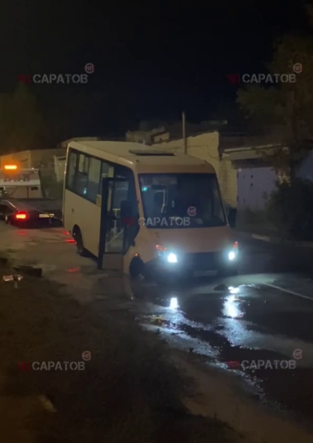 Маршрутка №110 попала в коммунальную ловушку в Комсомольском поселке