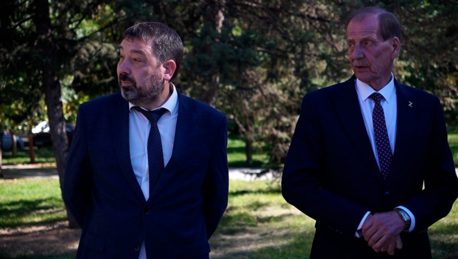 Сурков ищет способы избавиться от пятен с плитки на площади Кирова