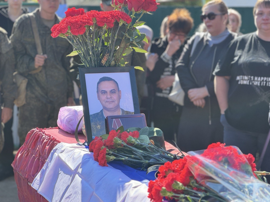 В Красном Куте простились с погибшим в СВО командиром взвода