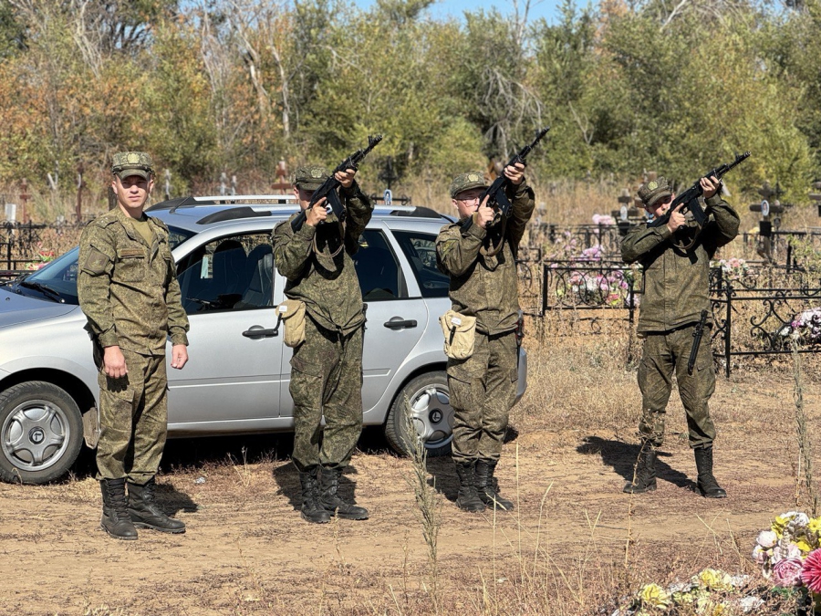 В Красном Куте простились с погибшим в СВО командиром взвода