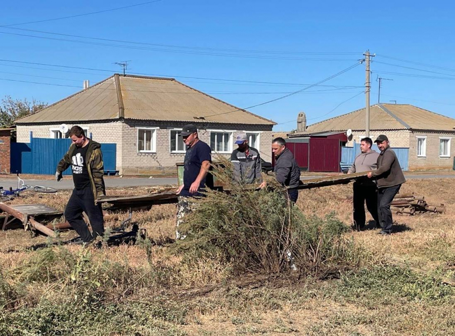 В Мироновке начали строительство хоккейной площадки за 1 млн рублей