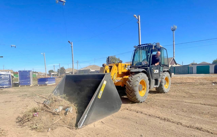 В Мироновке начали строительство хоккейной площадки за 1 млн рублей