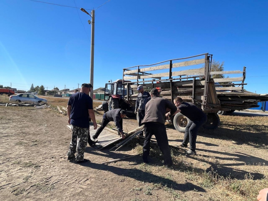 В Мироновке начали строительство хоккейной площадки за 1 млн рублей