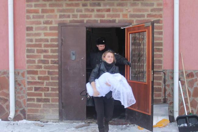 Из таунхаусов выселяют 10-дневного новорожденного