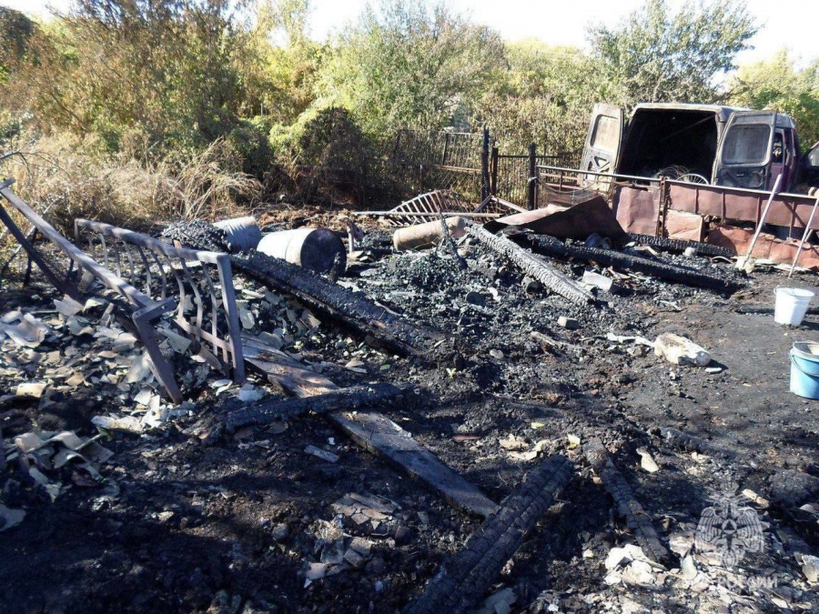 В Самойловском районе женщину оштрафовали за сжигание мусора и пожар у соседей