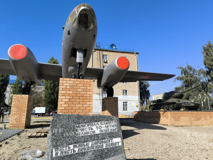 У стелы в Петровске по нацпроекту сделают большой цветник