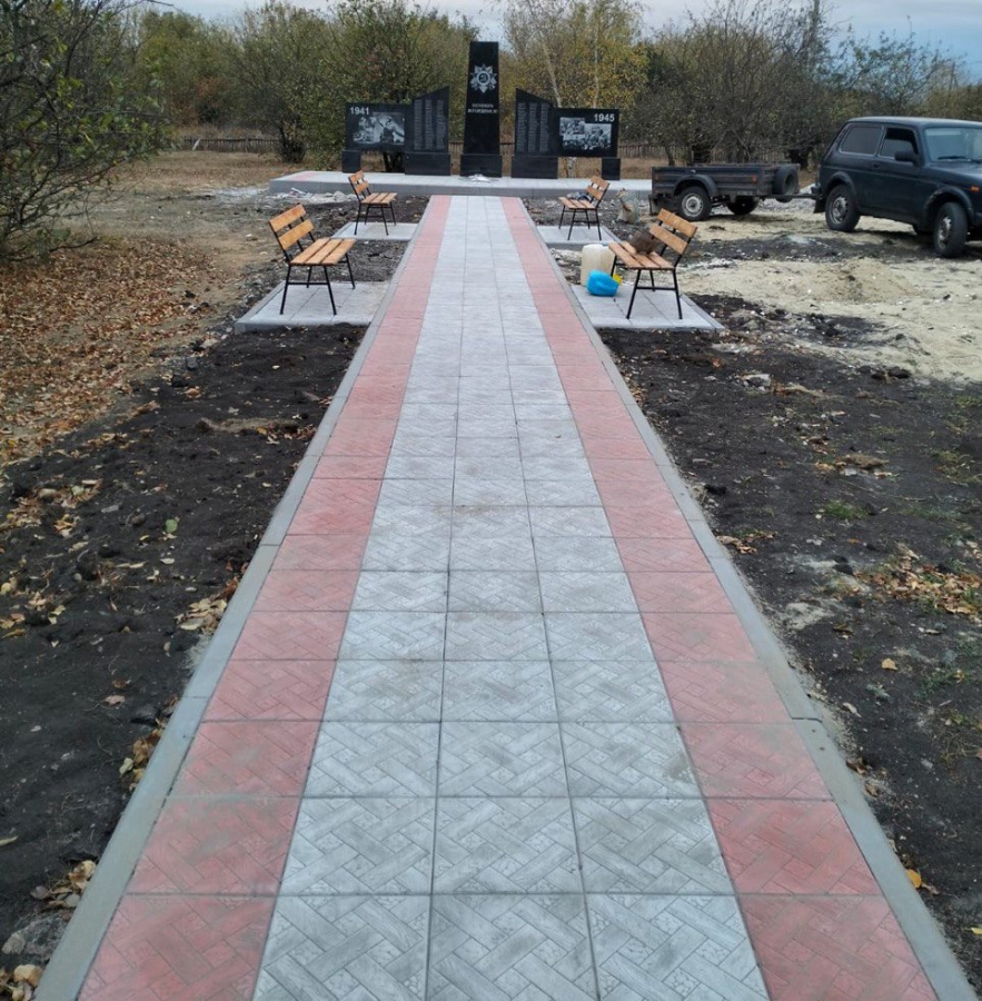 Под Самойловкой благодаря инициативной группе появился новый памятник