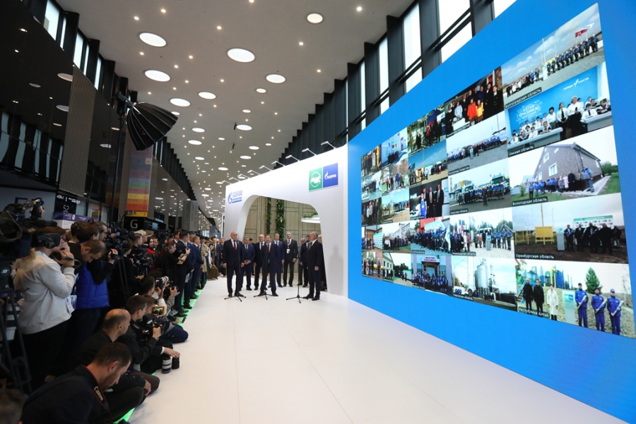 В Энгельсе дом многодетной семьи подключен к сетевому газу в рамках Петербургского международного газового форума