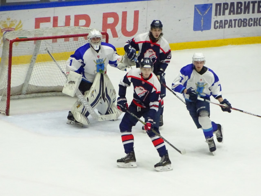 Молодежка саратовского «Кристалла» разгромила белгородских хоккеистов