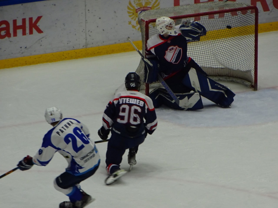 Молодежка саратовского «Кристалла» разгромила белгородских хоккеистов