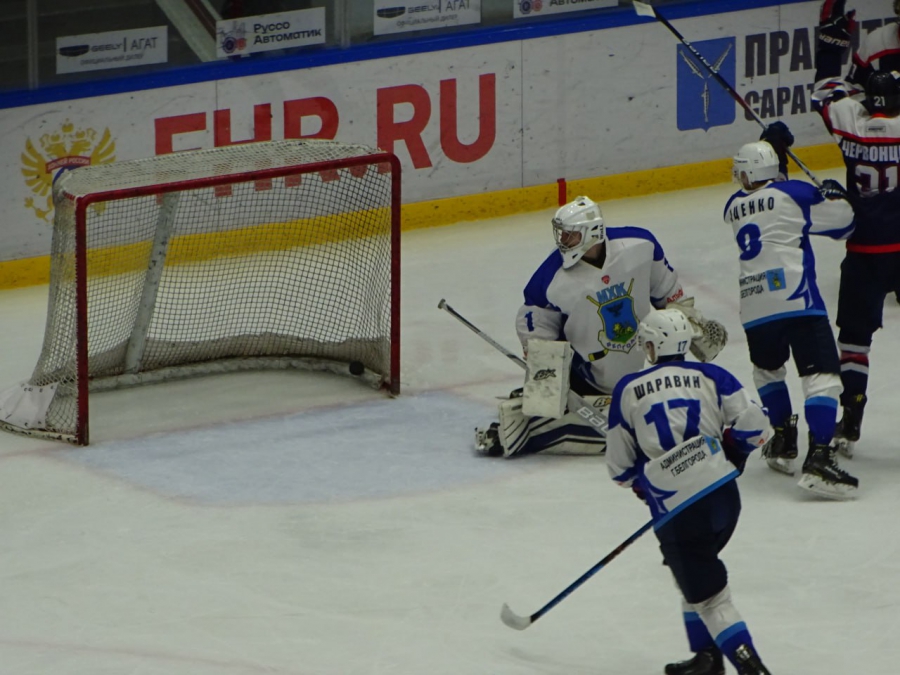 Молодежка саратовского «Кристалла» разгромила белгородских хоккеистов