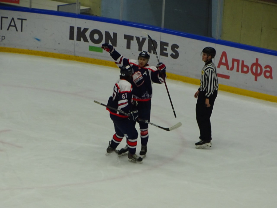 Молодежка саратовского «Кристалла» разгромила белгородских хоккеистов