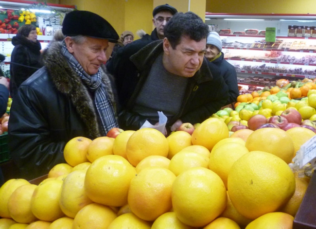 Александр Ландо потребовал закрыть 2 магазина в Саратове