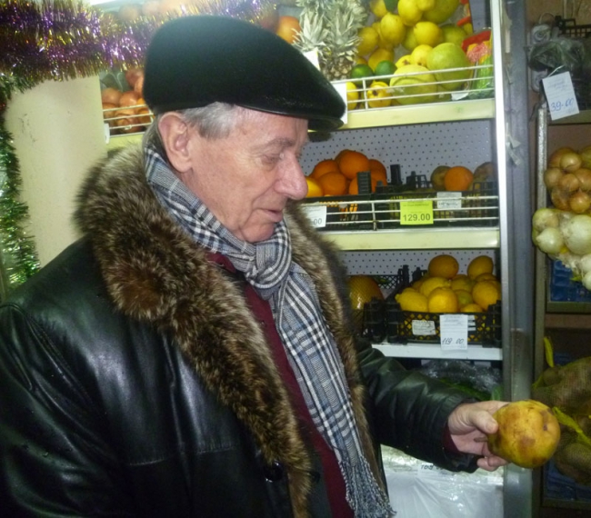 Александр Ландо потребовал закрыть 2 магазина в Саратове