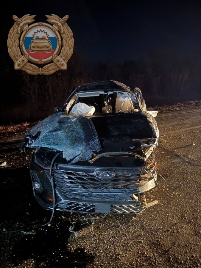 Под Марксом у «Чери» оторвалось колесо после столкновения с грузовиком